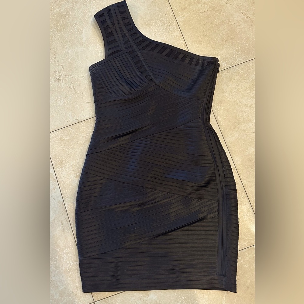 Women’s BCBG MaxAzria black one shoulder dress size 6